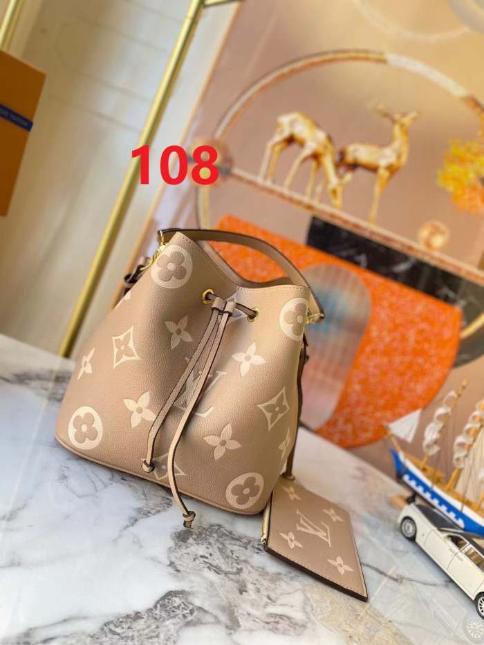 Leather bag ,AAAAA ,. size 26*26*17cm ,no box, B110-108