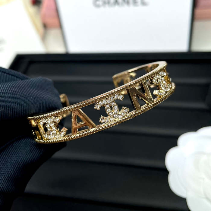 Bracelet bangle cuff jewelry ,with box,  J25-1408