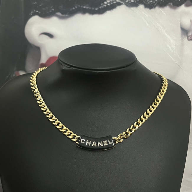 Necklace jewelry ,length 50cm, with box,  J25-1523