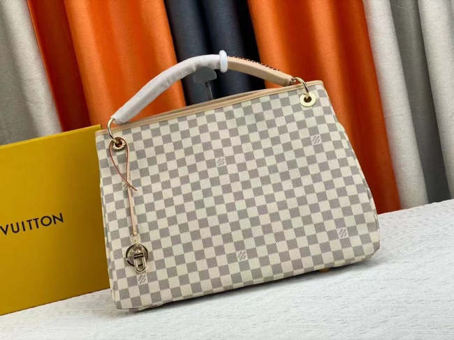 Leather bag ,5A , size 46x32x24cm ,no box, B110-118-119