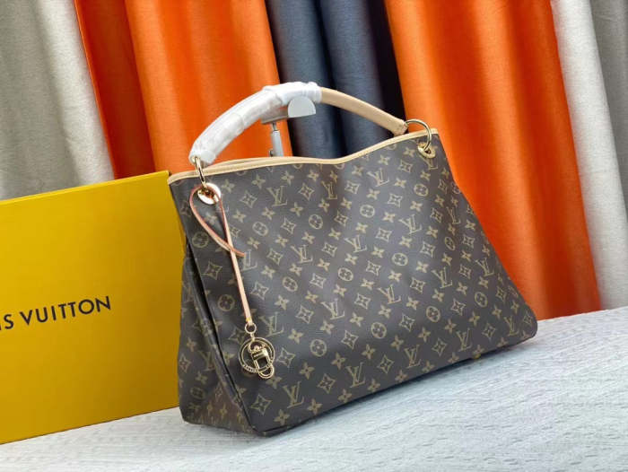Leather  bag ,5A , size 46x32x24cm ,no box,  B110-118-119