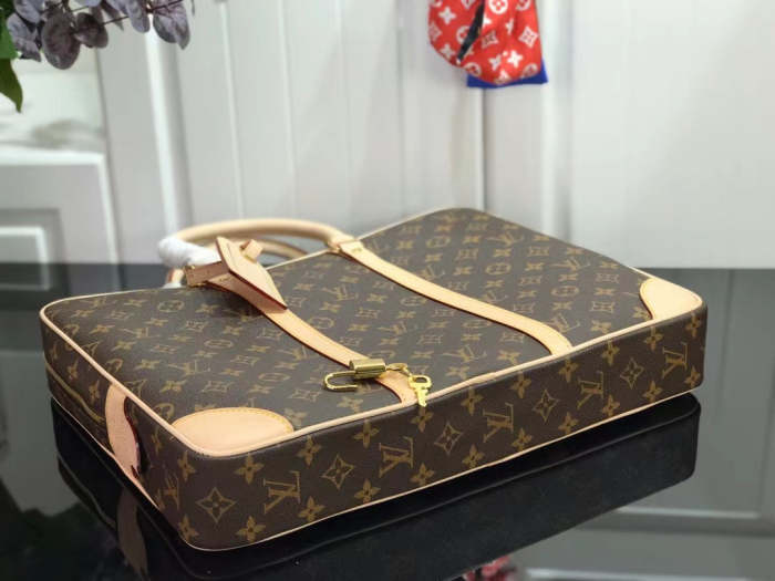 Leather bag ,5A . size 41x31x7cm ,no box, B130-44