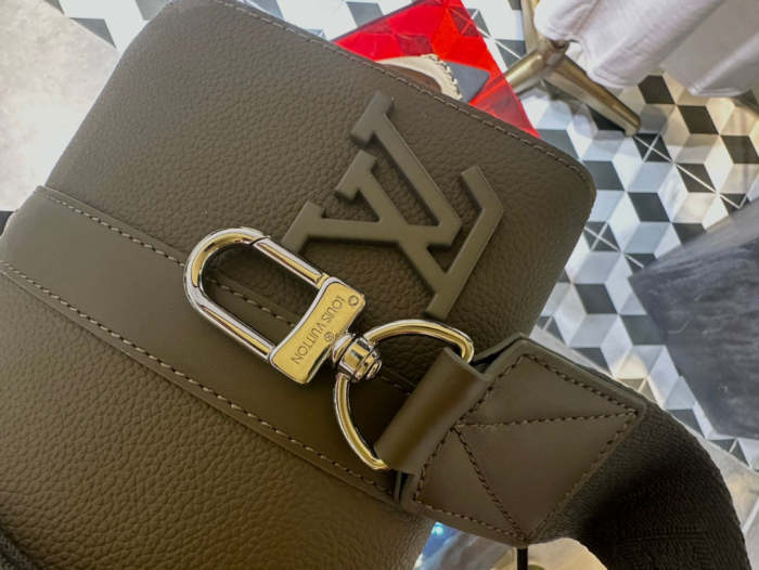Leather city keepall bag ,mirror , size  27x17x13cm ,no box, B250-21