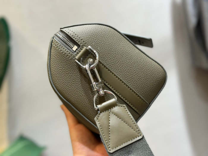 Leather city keepall bag ,mirror , size  27x17x13cm ,no box, B250-21