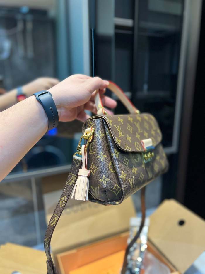 Split leather bag , 3A, no box, size 22.5*16cm , B68-5763-2765