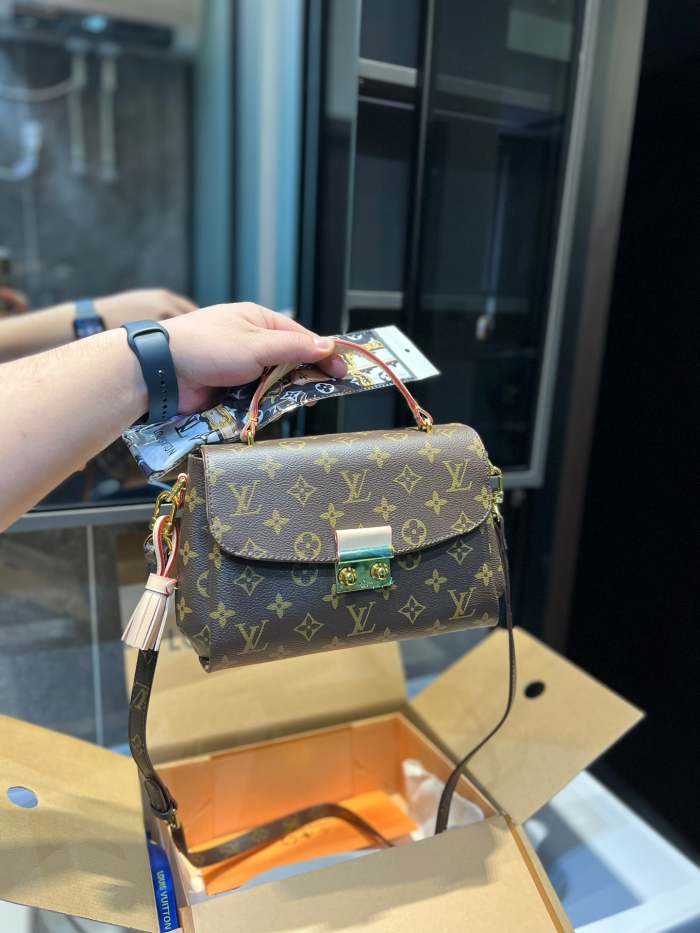 Split leather bag , 3A, no box, size 22.5*16cm , B68-5763-2765
