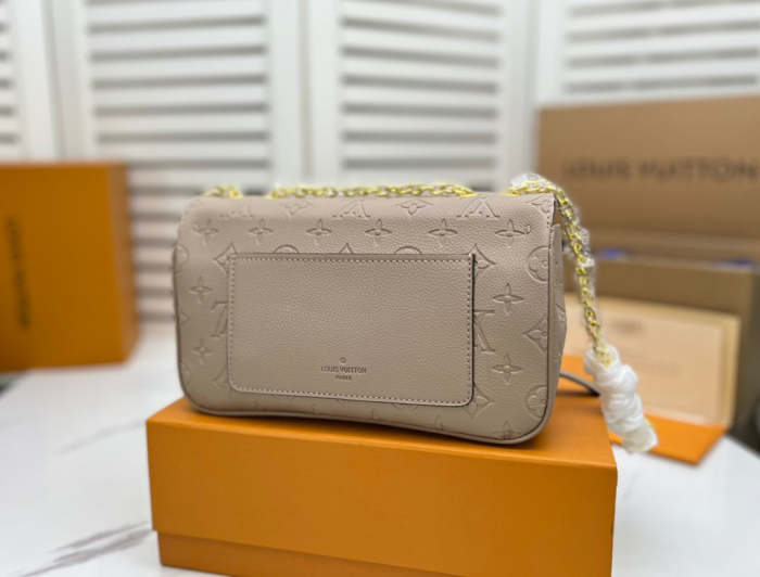 Leather bag ,AAAAA ,size 24.5*15*6.5cm,no box, B110-127