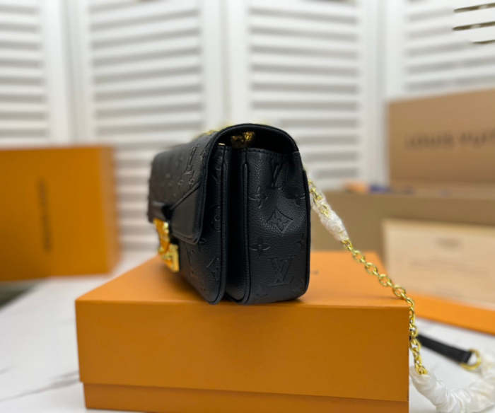 Leather bag ,AAAAA ,size 24.5*15*6.5cm,no box, B110-128