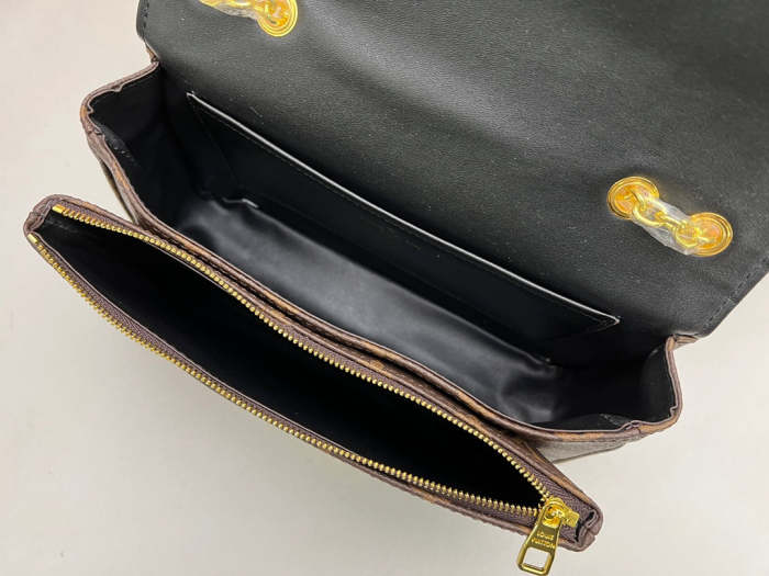 Leather bag ,AAAAA ,size 25*15*7cm,no box, B110-129