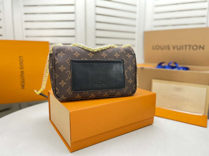 Leather bag ,AAAAA ,size 25*15*7cm,no box, B110-129