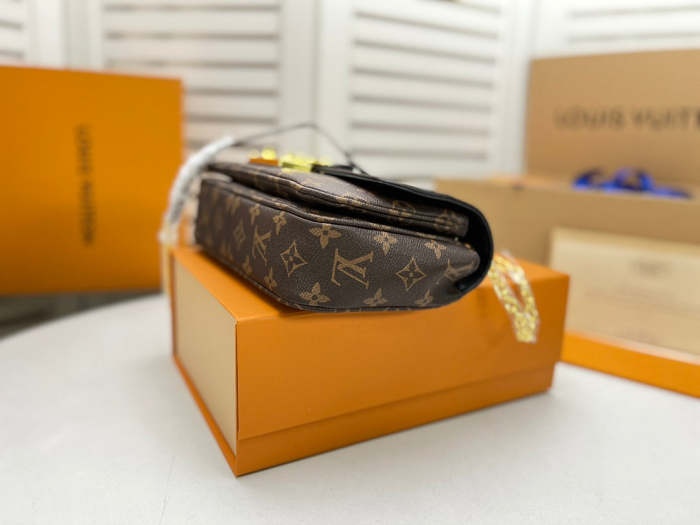Leather bag ,AAAAA ,size 25*15*7cm,no box, B110-129