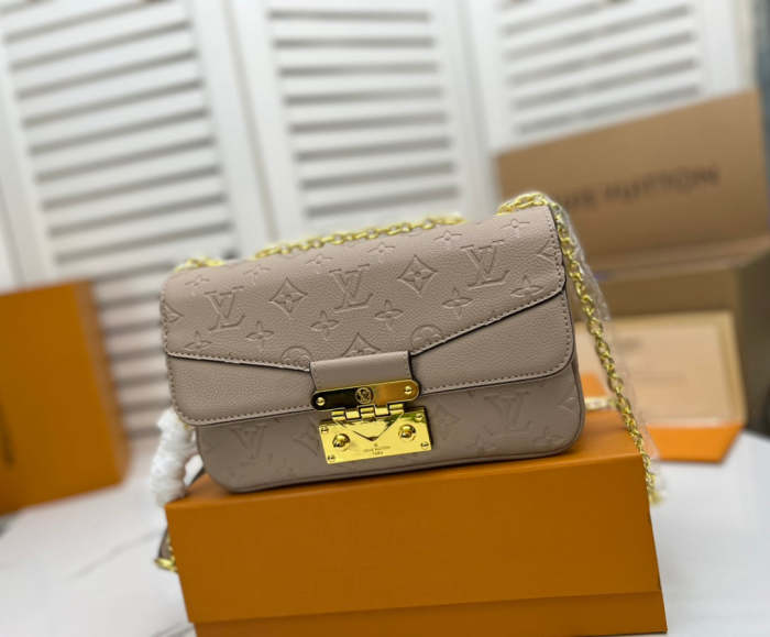 Leather bag ,AAAAA ,size 24.5*15*6.5cm,no box, B110-127