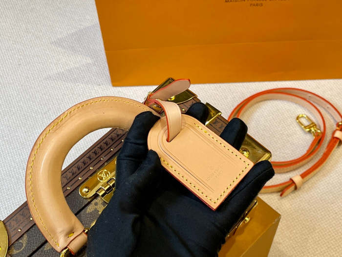 Leather neverfull  bag ,5A . size 22*13cm ,no box, B130-48