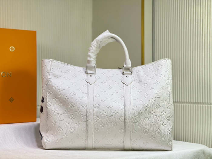 ON THE GO TOTE  Leather  bag ,5A , size 44x33x18cm ,no box,  B130-53