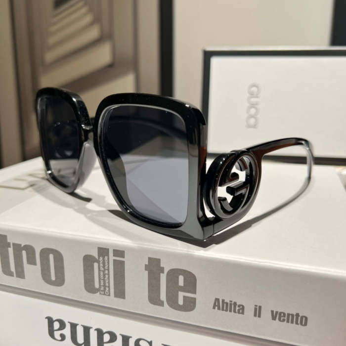 Blue light blocking sunglasses with the box and case ,G25-2365-2368