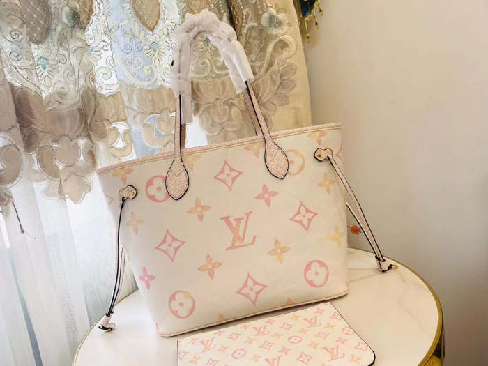 Neverfull Leather  bag ,5A , size 32x29x17cm ,no box,  B110-152