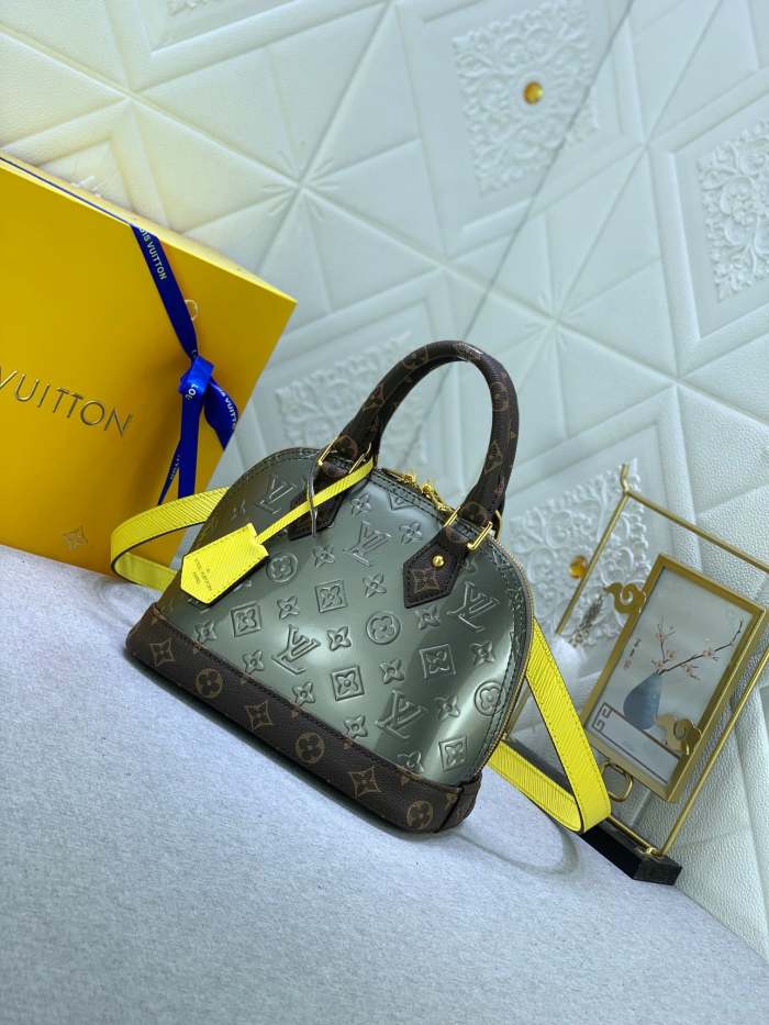 Alma Leather  bag ,5A , size 25x17.5x11.5cm ,no box,  B110-148