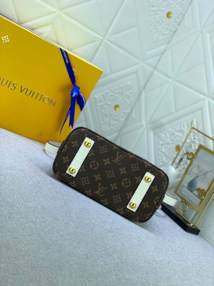 Alma Leather  bag ,5A , size 25x17.5x11.5cm ,no box,  B110-149