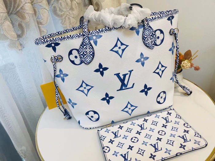 Neverfull Leather  bag ,5A , size 32x29x17cm ,no box,  B110-153
