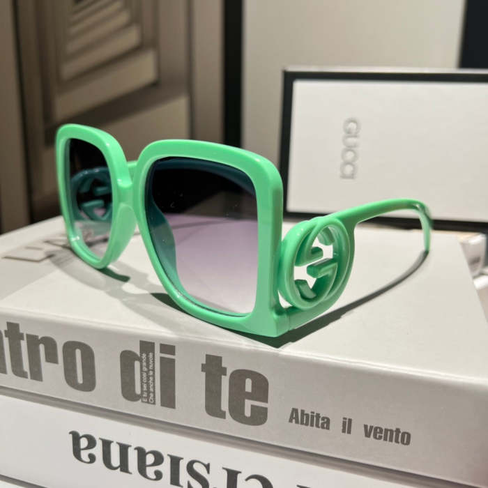 Blue light blocking sunglasses with the box and case ,G25-2365-2368