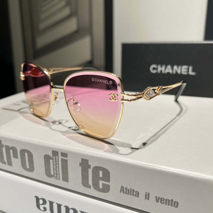 Blue light blocking sunglasses with the box and case ,G25-2441-2447