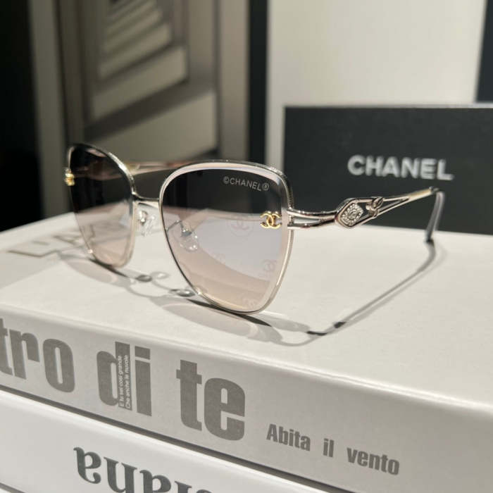 Blue light blocking sunglasses with the box and case ,G25-2441-2447