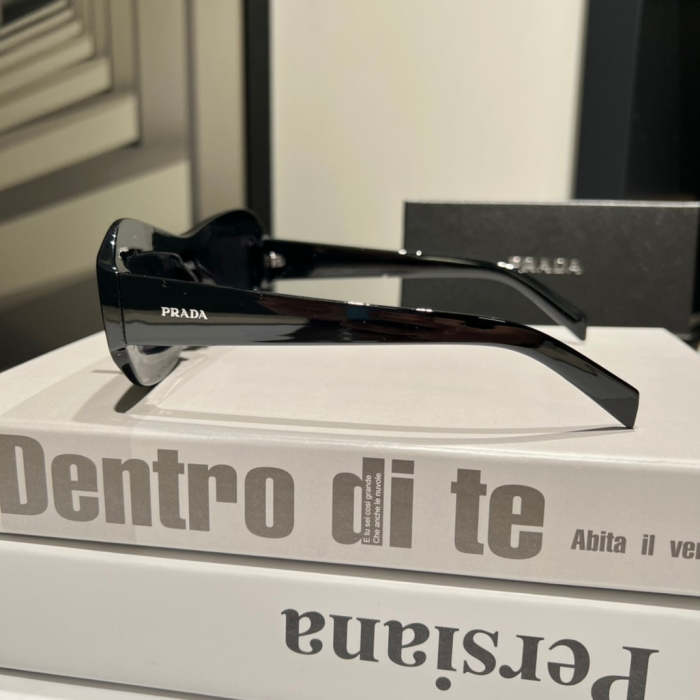 Blue light blocking sunglasses with the box and case ,G25-2526-2530