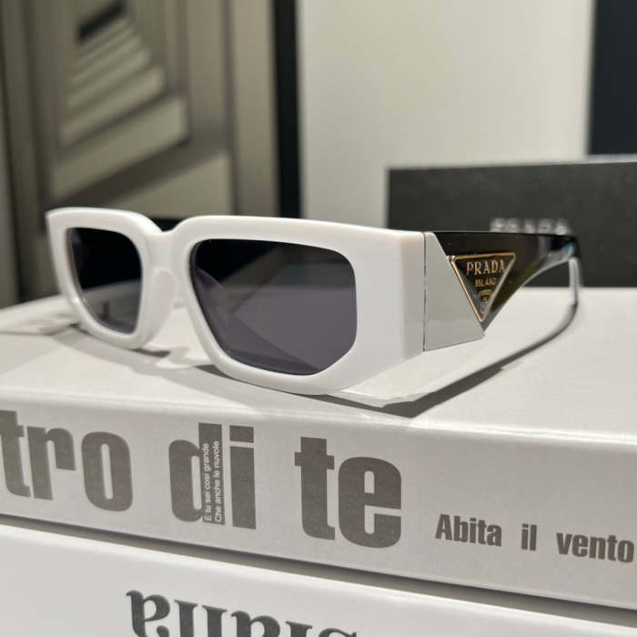 Blue light blocking sunglasses with the box and case ,G25-2531-2536