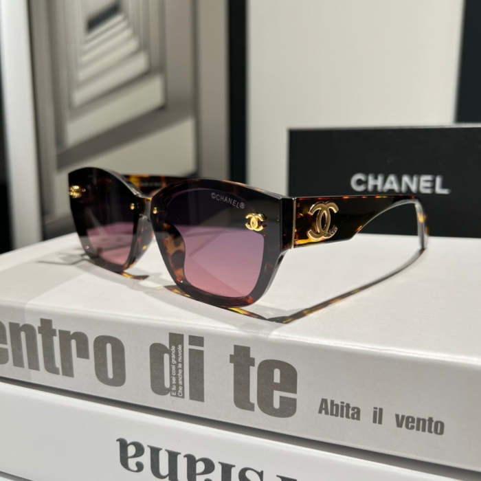 Blue light blocking sunglasses with the box and case ,G25-2502-2509