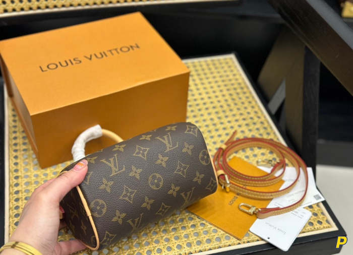 AAAA quality ,split leather bag purse , size: 18cm, B68-6037-6038