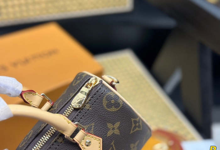 AAAA quality ,split leather bag purse , size: 18cm, B68-6037-6038