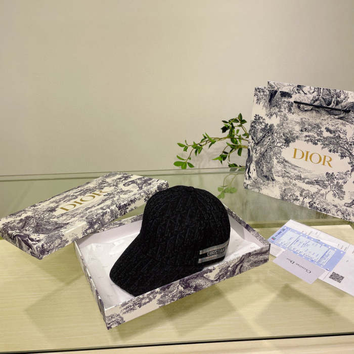 men women hat ,no box. HX25-446-447