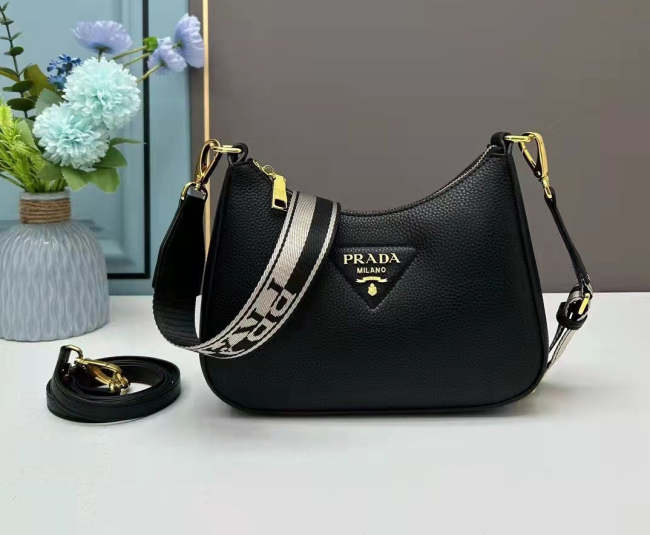 Leather bag ,5A , size 25x18x8cm ,no box, B110-160