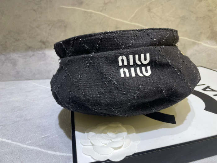 Fashion hat for women ,no box. HX25-587-588