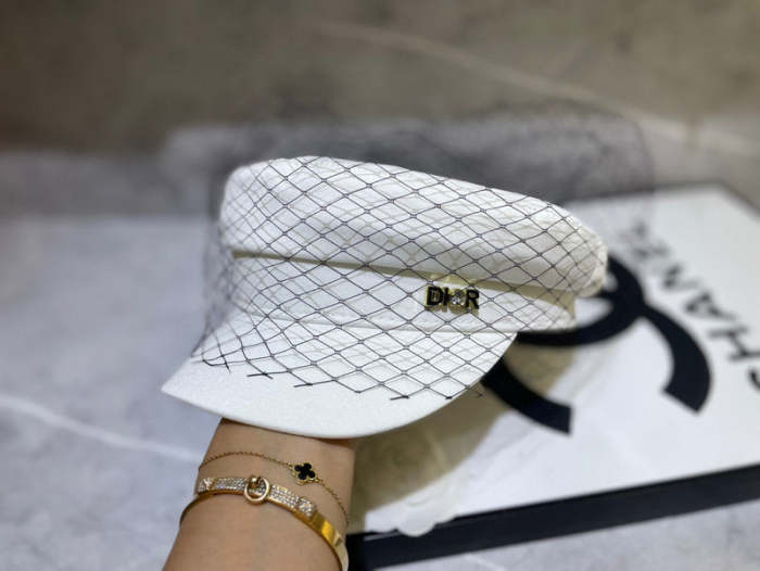 Fashion hat for women ,no box. HX25-642-643