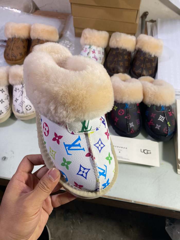 Women flat fur shoes, wih box, size 35-44, SS50-1404-1410