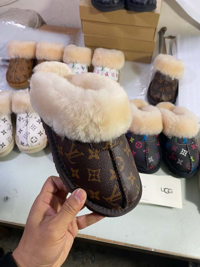 Women flat fur shoes, wih box, size 35-44, SS50-1404-1410