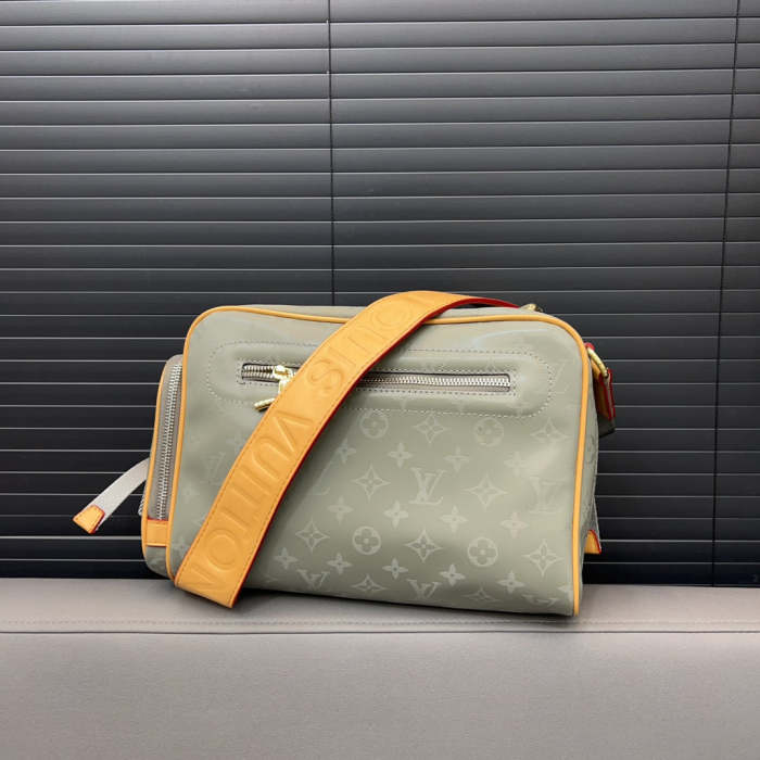 Split Leather  bag ,3A , size 35*26cm and 27*17cm ,no box,  B68-6046-6047