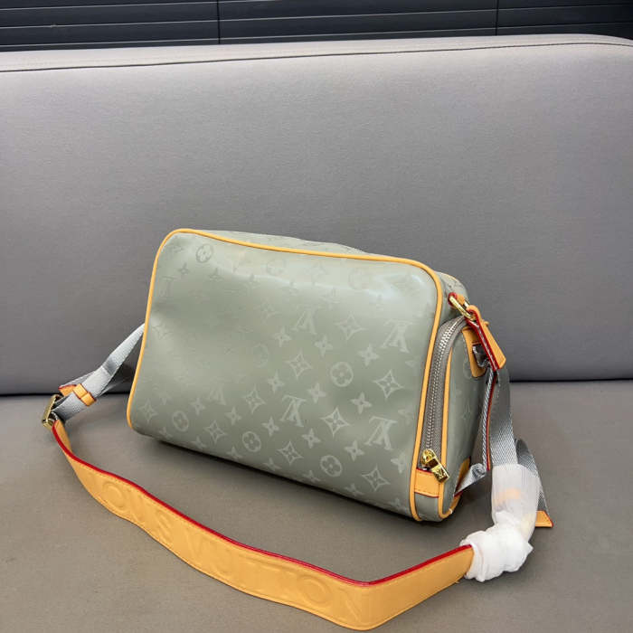 Split Leather  bag ,3A , size 35*26cm and 27*17cm ,no box,  B68-6046-6047