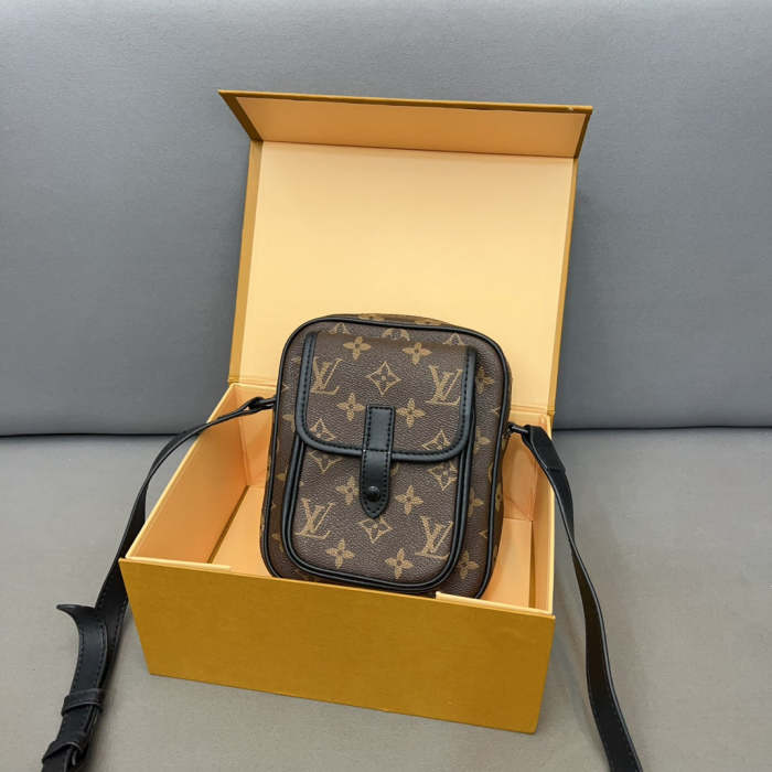 Split Leather  bag ,3A , size 15x19cm ,no box,  B68-6048