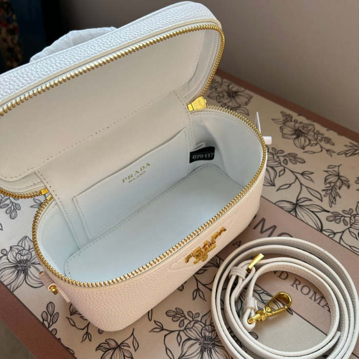 Split Leather  bag ,3A , size 19x12cm ,no box,  B68-6060-6061