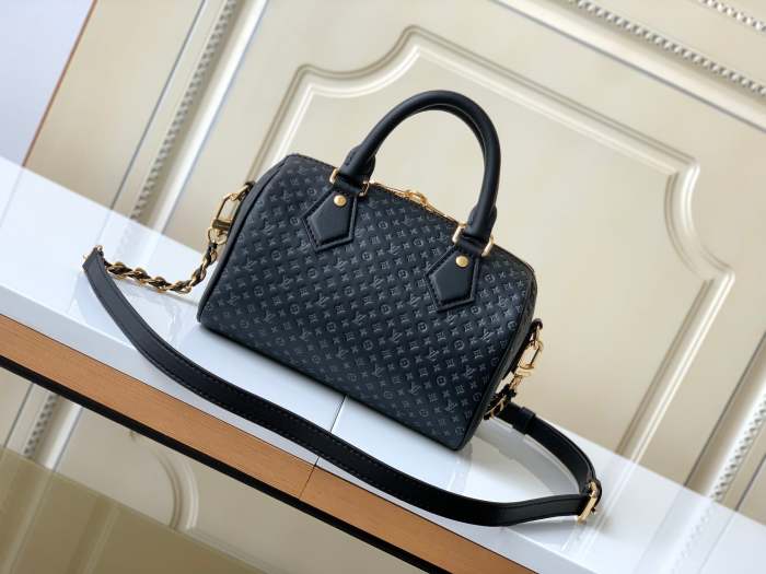 Leather bag ,5A ,size 20.5x13.5x12cm,no box, B130-56
