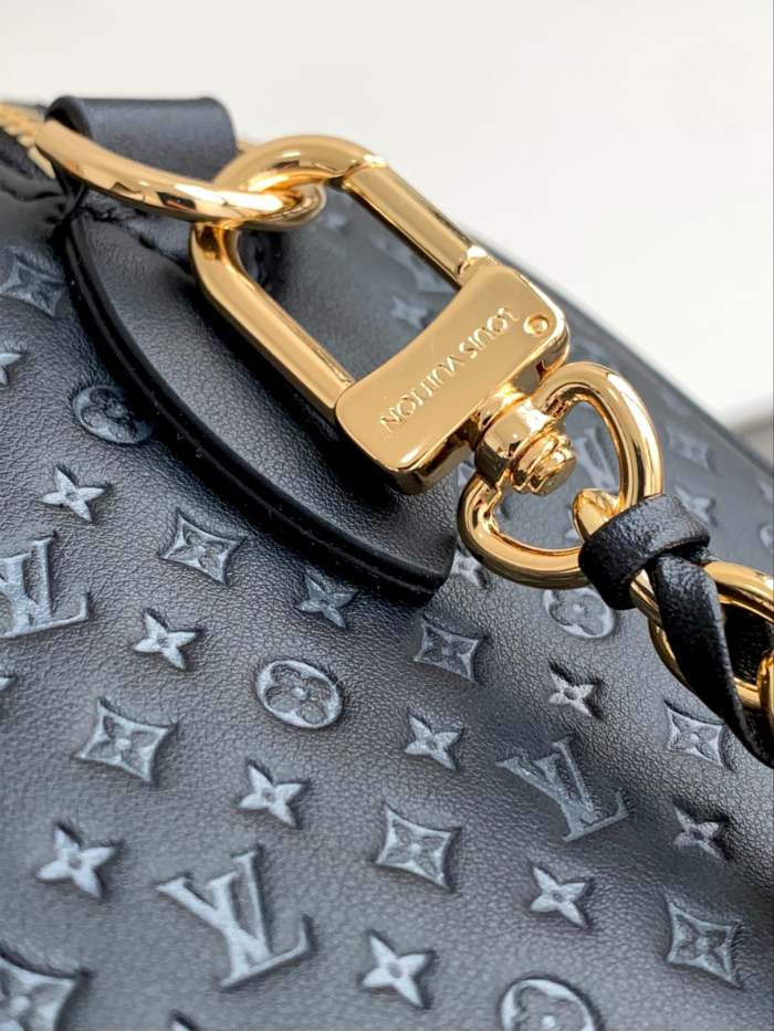 Leather bag ,5A ,size 20.5x13.5x12cm,no box, B130-56