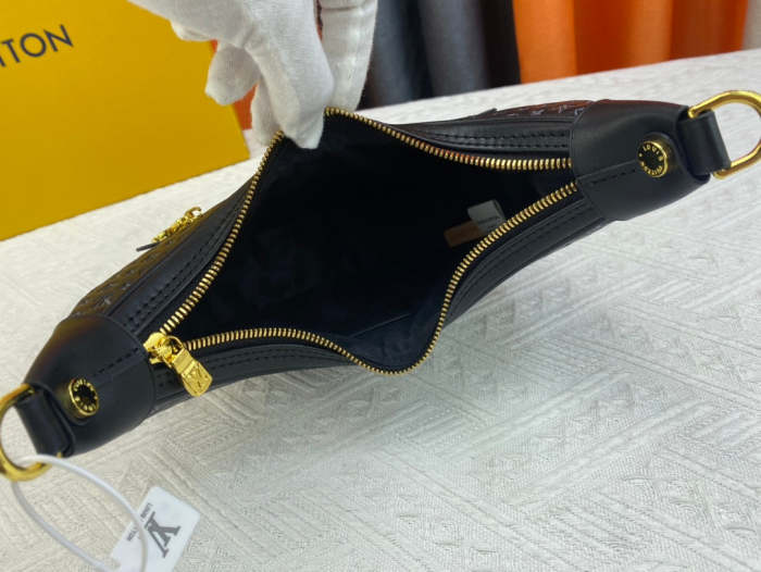 Leather bag ,5A ,size 23x13x6cm,no box, B130-57