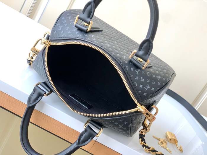 Leather bag ,5A ,size 20.5x13.5x12cm,no box, B130-56