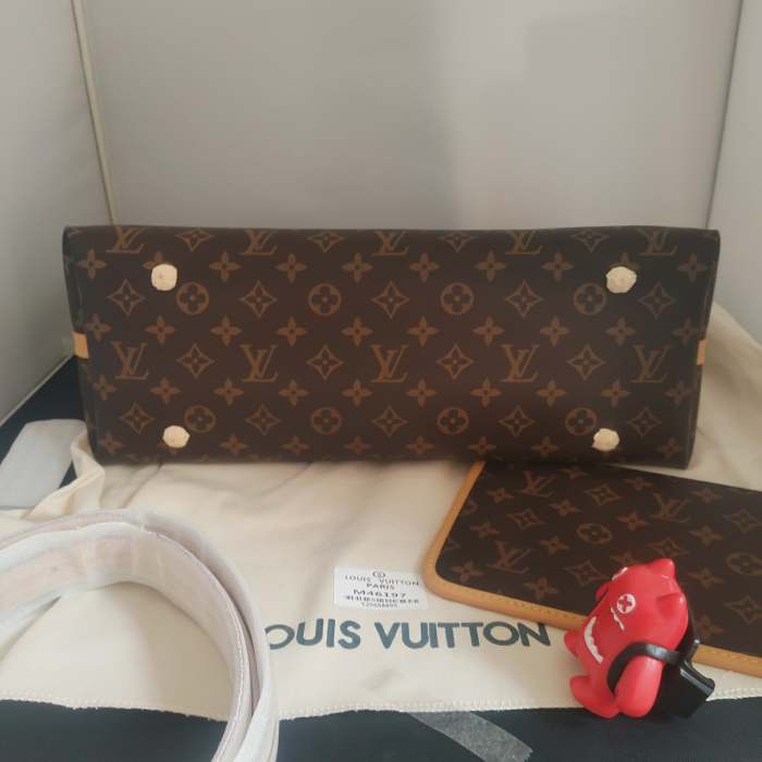 Leather  bag ,5A ,no box,39*30*15cm,  B130-55