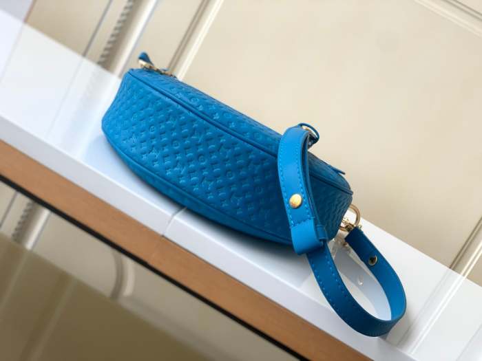 Leather bag ,5A ,size 23x13x6cm,no box, B130-59