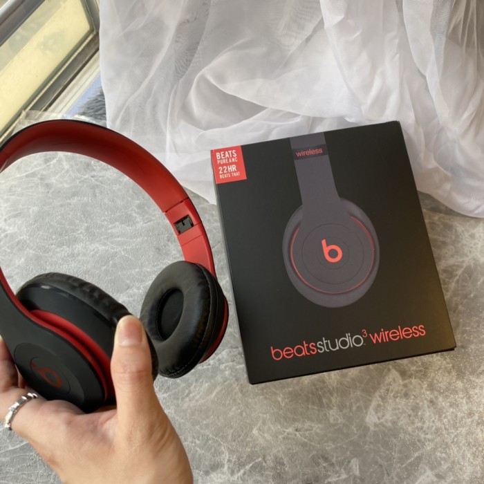 Beats Studio3 Wireless  Bluetooth headset