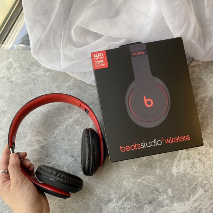 Beats Studio3 Wireless  Bluetooth headset