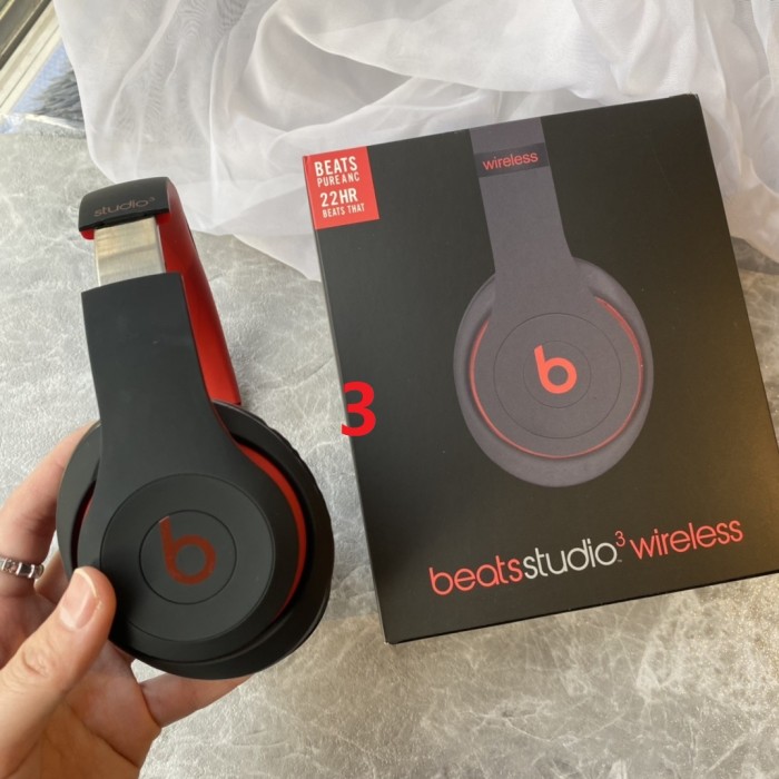 Beats Studio3 Wireless  Bluetooth headset